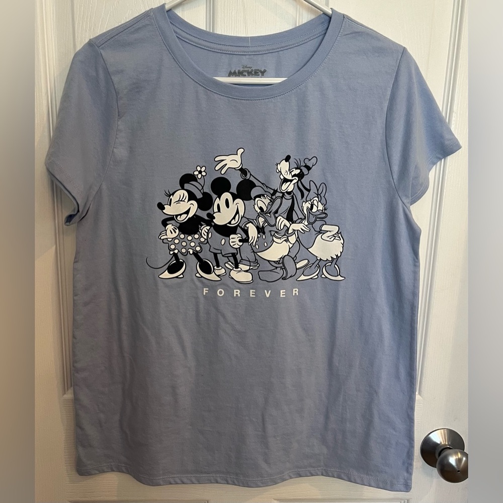 Disney Mickey & Friends Women’s Tee, Size Small (oversized) NWT